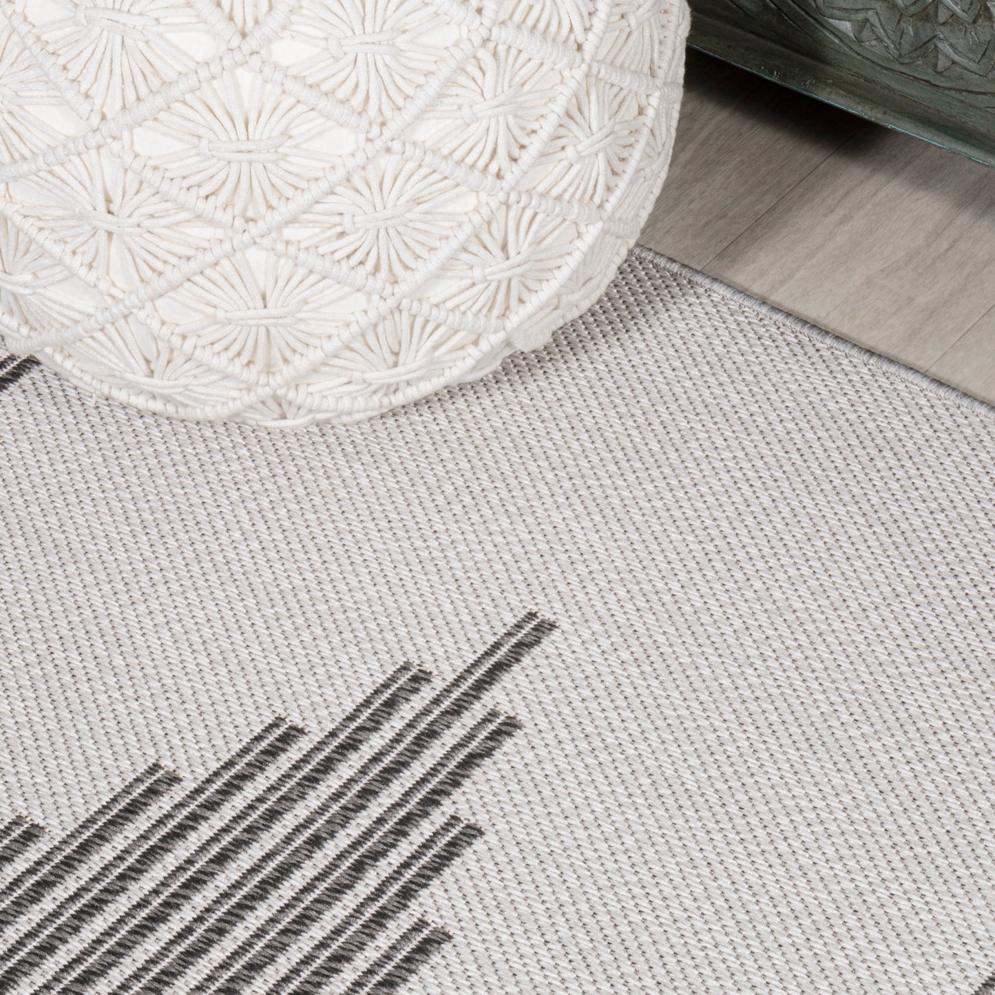 Diamond Stripe Indoor/Outdoor Area Rug (2 Colors, 5 Sizes)