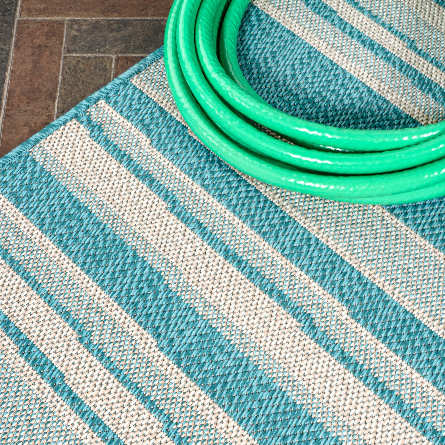 Wavy Stripe Modern Indoor/Outdoor Area Rug (3 Colors, 5 Sizes)