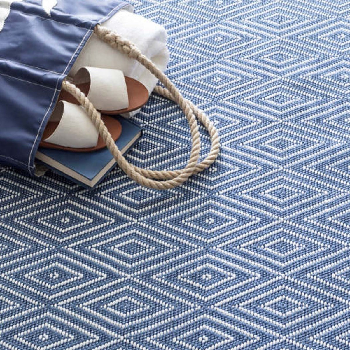 Diamond Denim/White Indoor/Outdoor Rug
