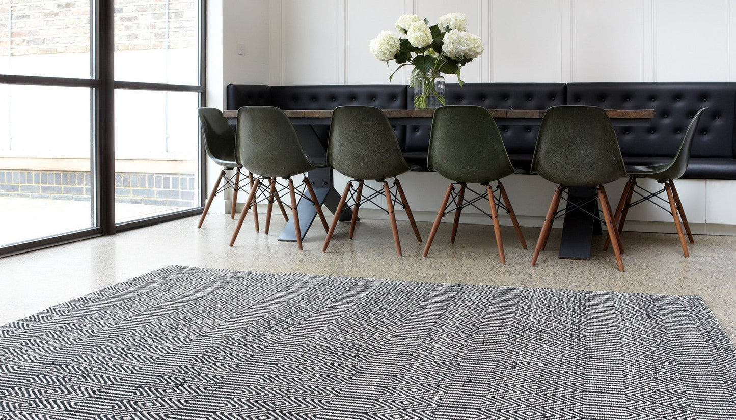 Sloan Black/ White Rug