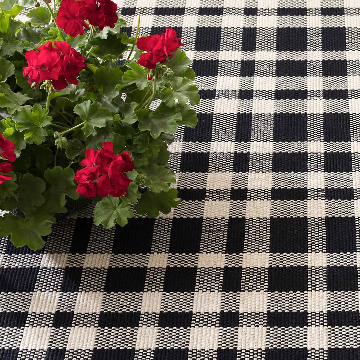 Tattersall Black/Ecru Woven Cotton Rug